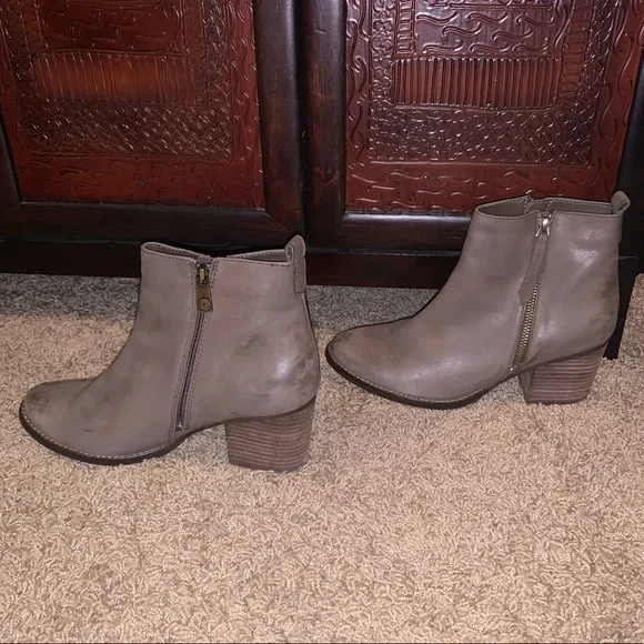 Blondo Vegas Waterproof Bootie - Picture 2 of 9